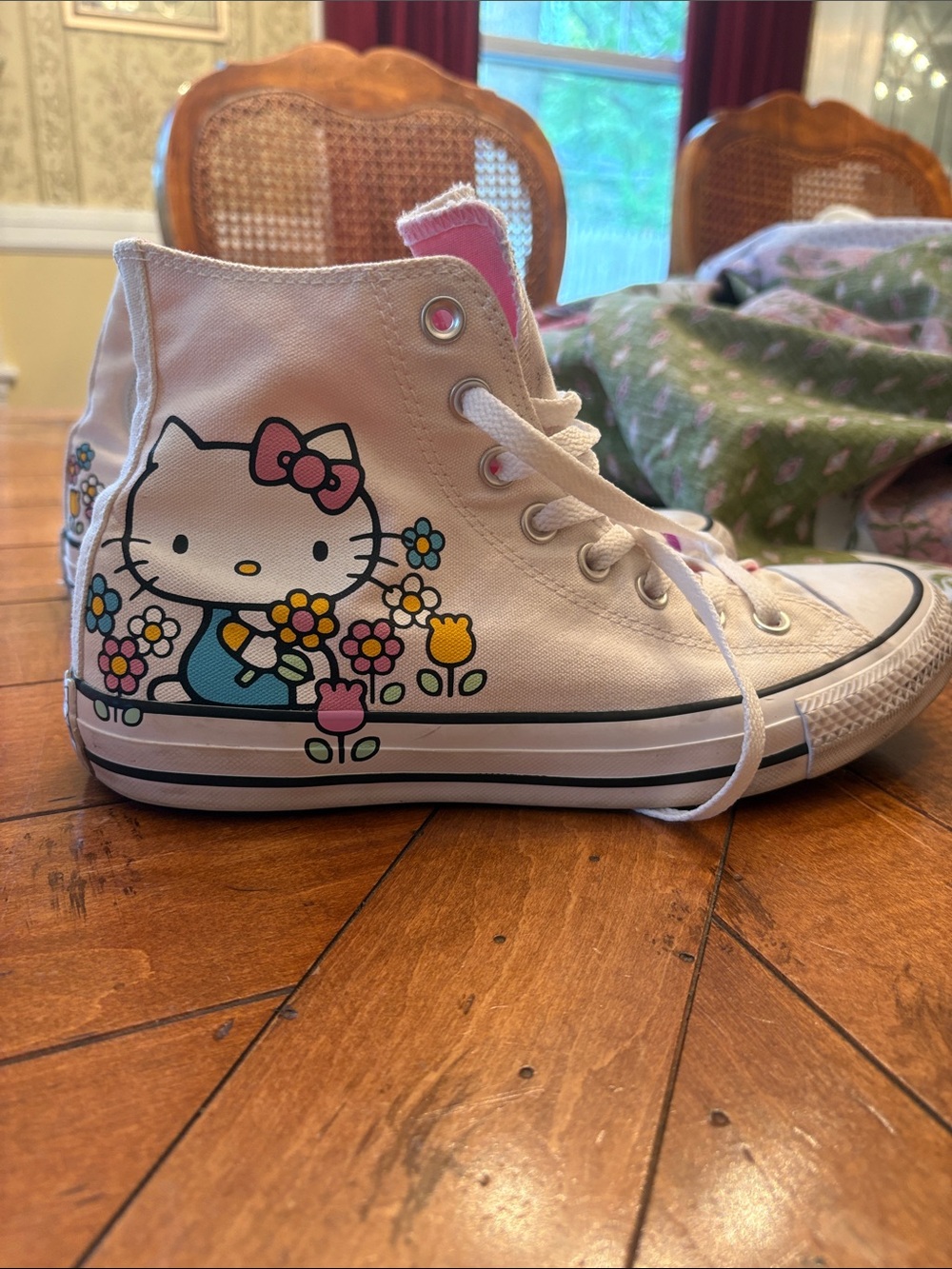 Hello Kitty Converse All Star - Like New!  rare!